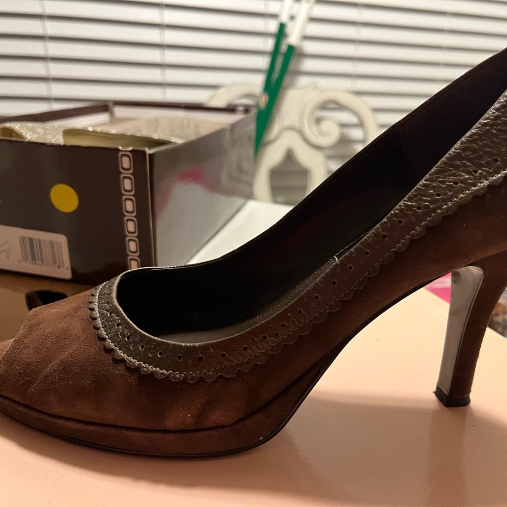 Bandolino Brown Suede Platform Heels size 9